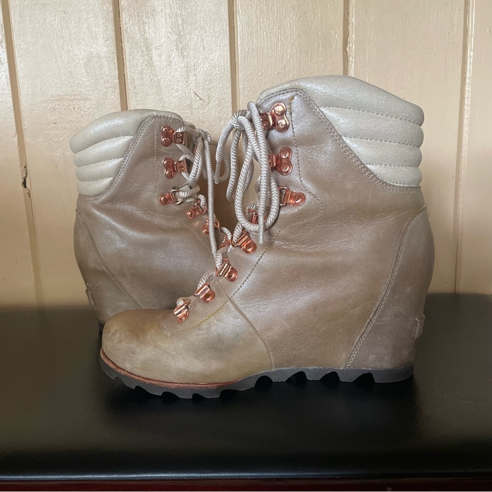 Sorel Conquest Wedge Holiday Limited Edition Boot - Picture 5 of 8